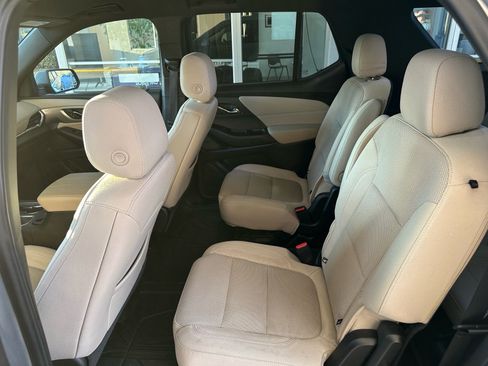 Used 2023 Chevrolet Traverse LT image 21