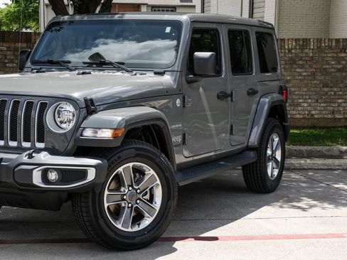 Used 2022 Jeep Wrangler Unlimited Sahara AWD/4WD image 14