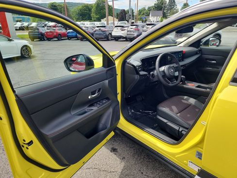 New 2026 Nissan Kicks SR w/ SR Premium Package AWD/4WD image 10