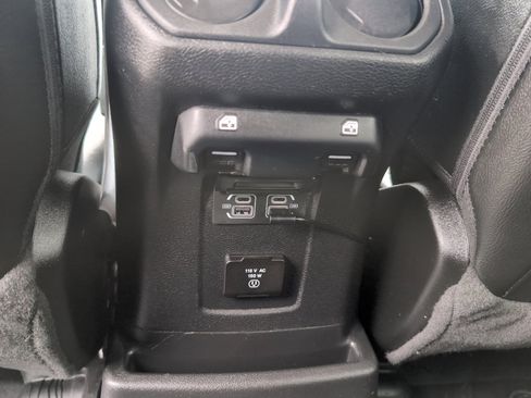 Used 2022 Jeep Wrangler Unlimited Sahara w/ Cold Weather Group AWD/4WD image 18