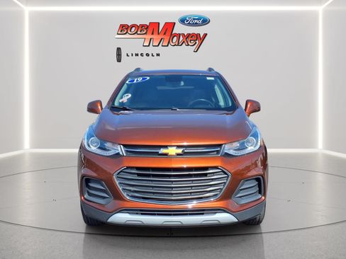 Used 2019 Chevrolet Trax LT w/ LT Convenience Package AWD/4WD image 2