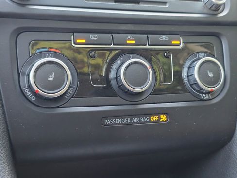 Used 2011 Volkswagen Jetta SE w/ Wheel & Sunroof Pkg image 30