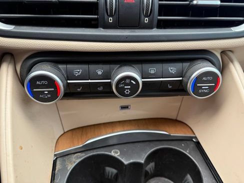 Used 2017 Alfa Romeo Giulia Ti w/ TI Lusso Light Wood Package RWD image 19