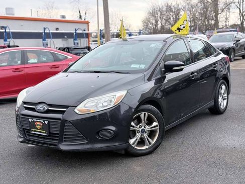 Used 2014 Ford Focus SE w/ SE Winter Package image 3