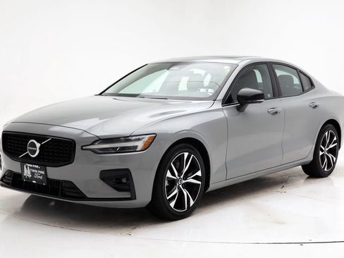 Used 2024 Volvo S60 B5 Core FWD image 2