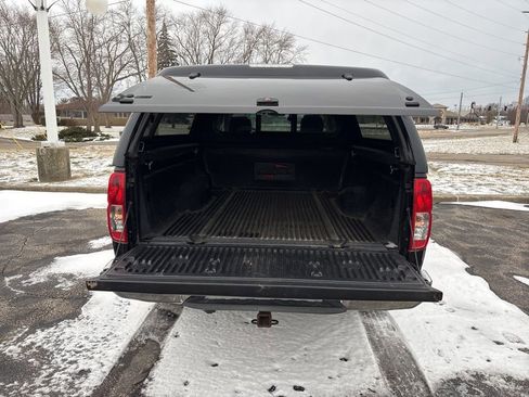 Used 2013 Nissan Frontier SV image 7