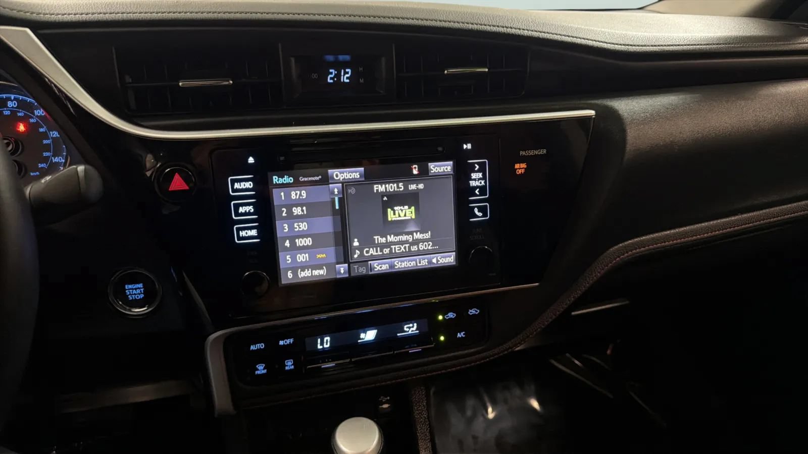 Used 2017 Toyota Corolla SE w/ SE Premium Package FWD image 14