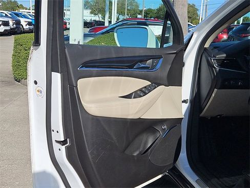 Used 2018 Buick Enclave Essence image 19