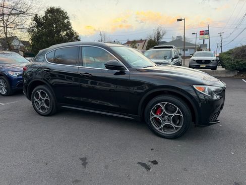 Used 2018 Alfa Romeo Stelvio Ti AWD/4WD image 10