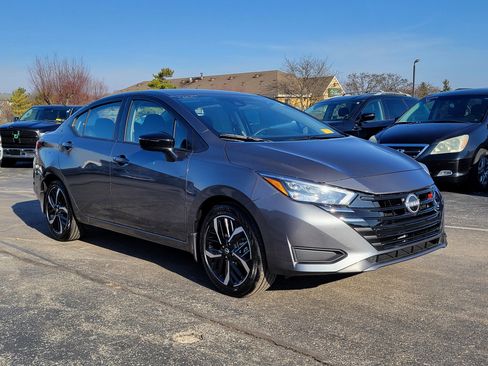 Used 2025 Nissan Versa SR w/ Trunk Package image 31