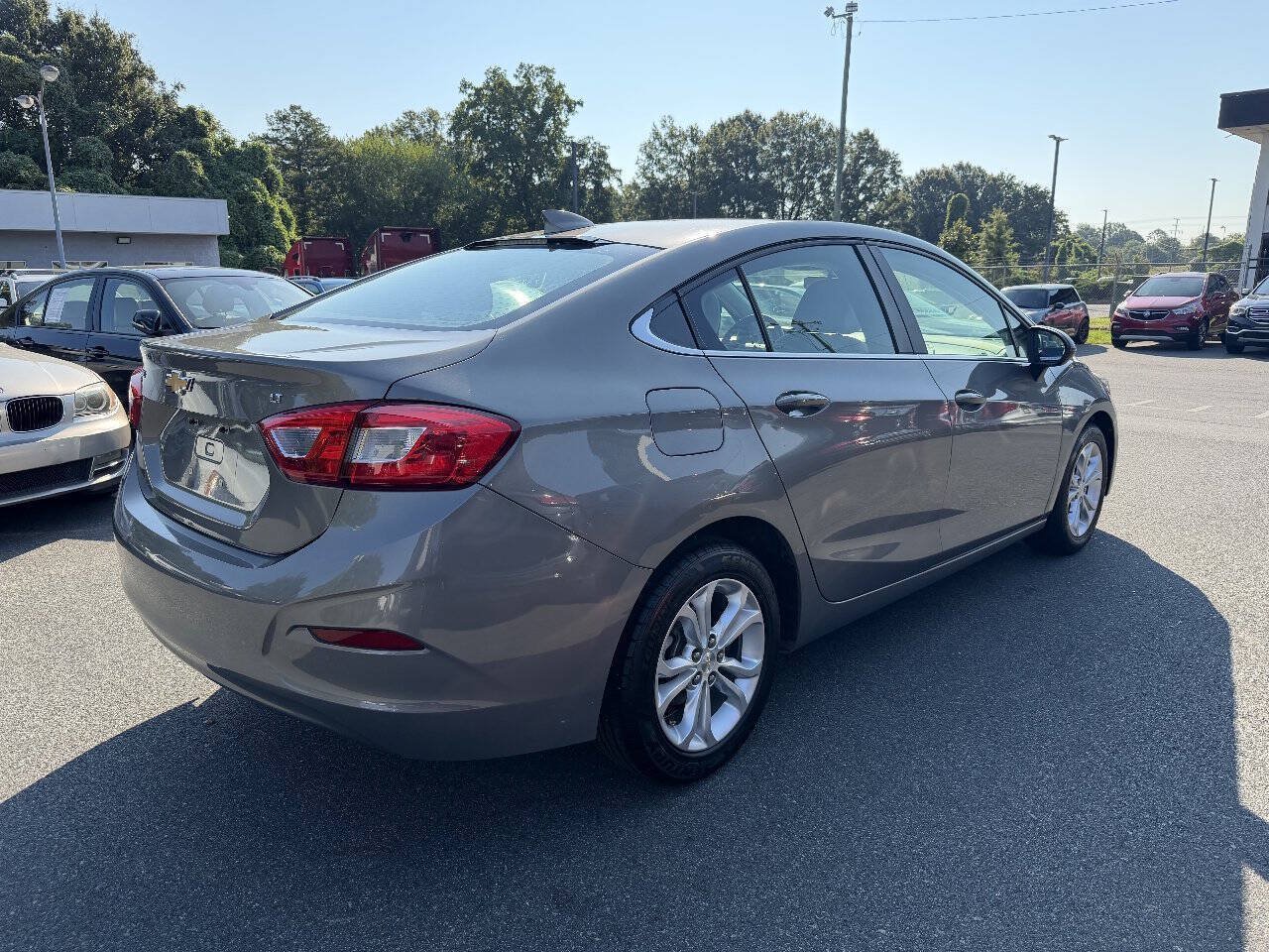 Used 2019 Chevrolet Cruze LT FWD image 4