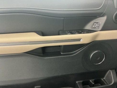 Used 2022 Ford Expedition XLT image 7