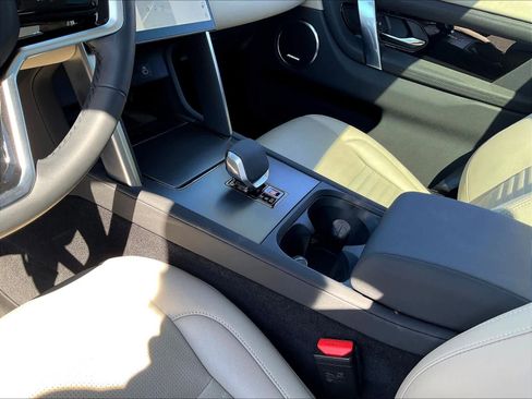 Used 2025 Land Rover Discovery Sport S image 18