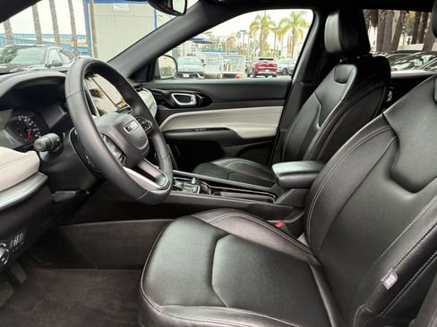 Used 2025 Jeep Compass Limited image 28