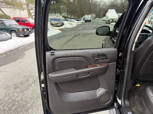 Used 2013 GMC Yukon XL Denali image 19