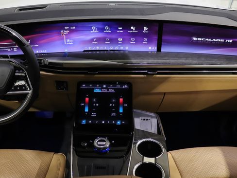 Used 2025 Cadillac Escalade IQ Sport 2 AWD/4WD image 30
