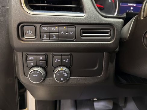 Used 2021 Chevrolet Tahoe Z71 w/ Luxury Package image 16