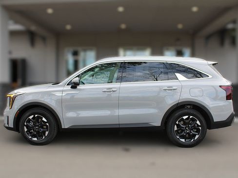 New 2026 Kia Sorento S image 5
