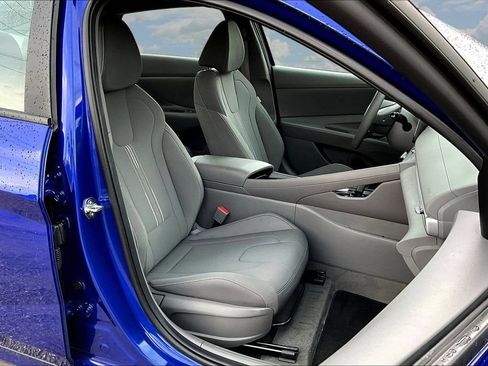 Used 2024 Hyundai Elantra Blue FWD image 31