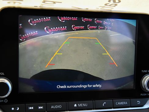 Used 2025 Nissan Sentra SV FWD image 17