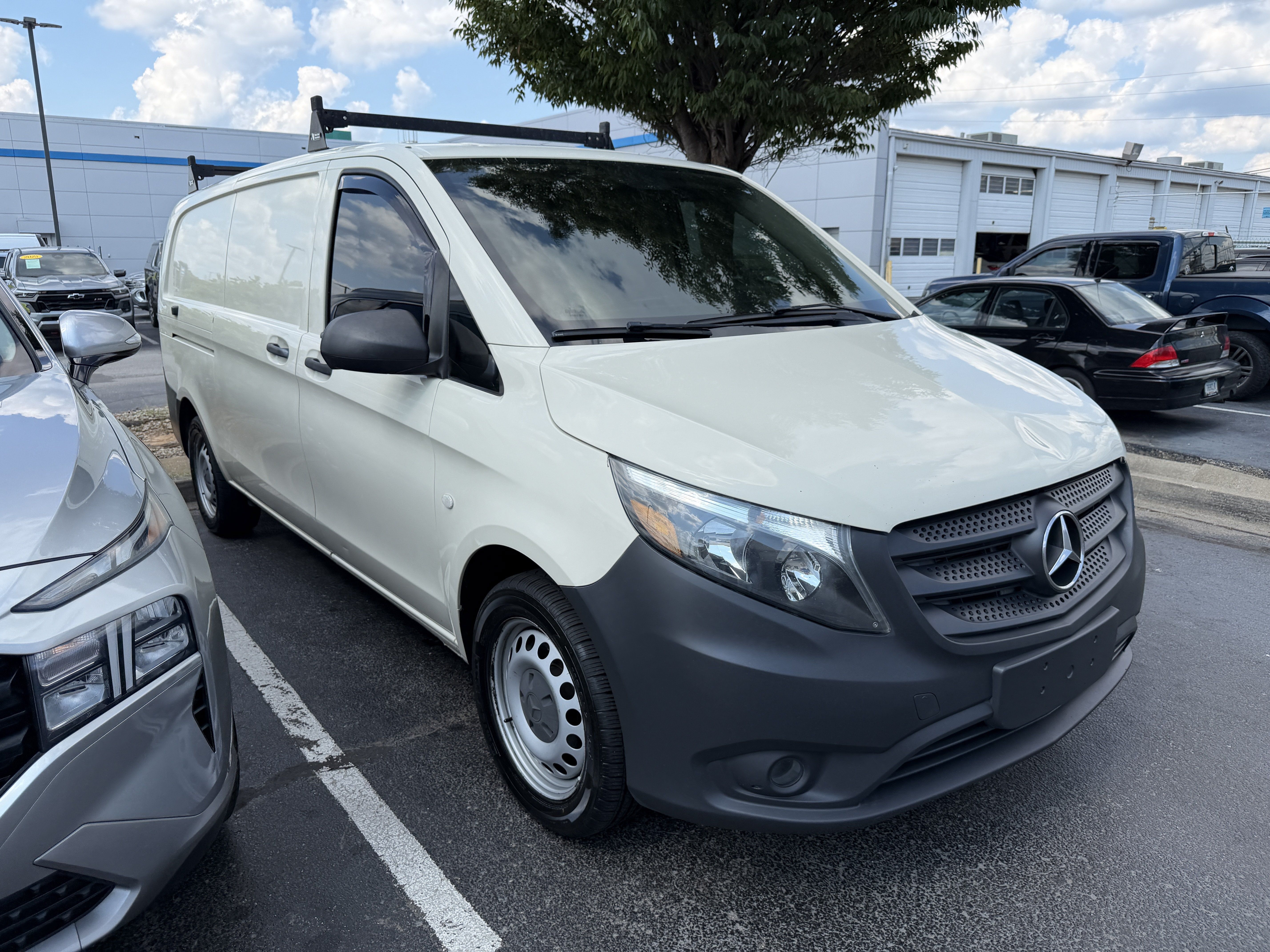 Used 2020 Mercedes-Benz Metris image 2