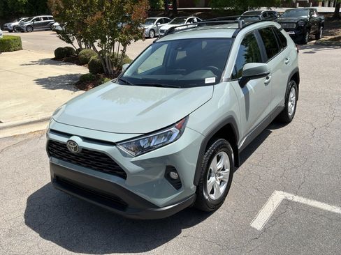 Used 2021 Toyota RAV4 XLE FWD image 5