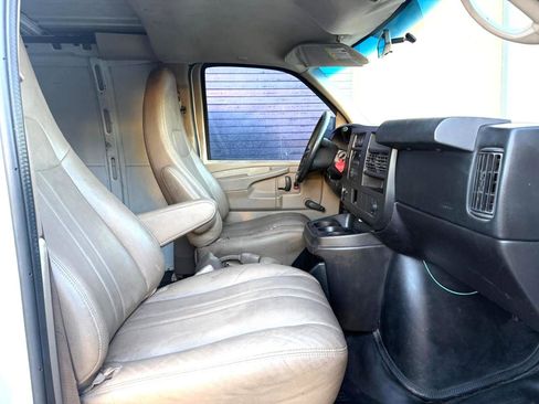 Used 2011 Chevrolet Express 1500 RWD image 15