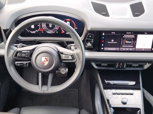 Used 2024 Porsche Cayenne S image 30