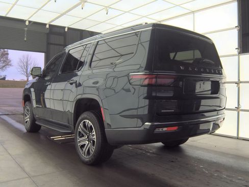 Used 2022 Jeep Wagoneer Series III w/ Flexible Seating Group image 9