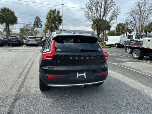 Used 2020 Volvo XC40 T5 Momentum w/ Protection Package Premier image 16