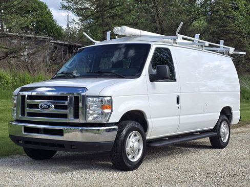 Used 2014 Ford E-250 and Econoline 250 w/ Power Group RWD image 2