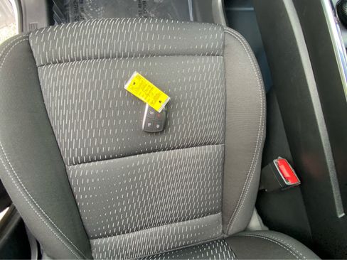 Used 2026 Chevrolet Equinox LT AWD/4WD image 33
