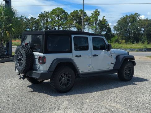 Used 2024 Jeep Wrangler Unlimited Sport AWD/4WD image 7