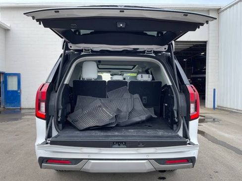 Used 2025 Ford Expedition Platinum image 32