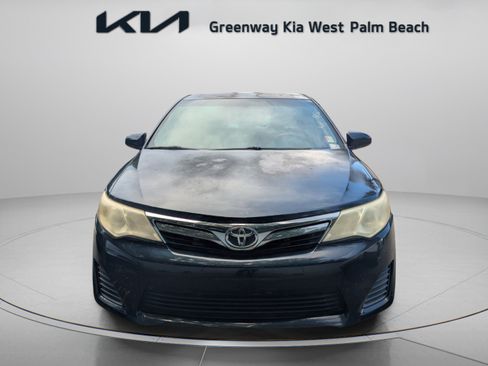 Used 2014 Toyota Camry LE FWD image 3