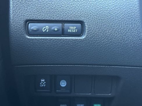 Used 2021 Nissan Rogue Sport S image 29