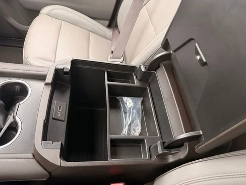 Used 2023 GMC Yukon XL SLT w/ SLT Luxury Package image 14