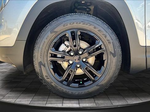 Used 2023 GMC Terrain AT4 AWD/4WD image 33