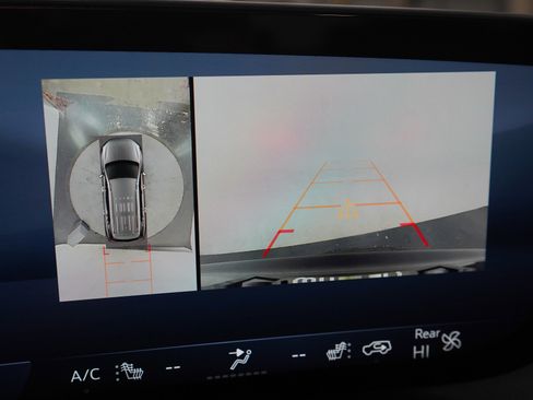 Used 2025 Buick Enclave Avenir image 32