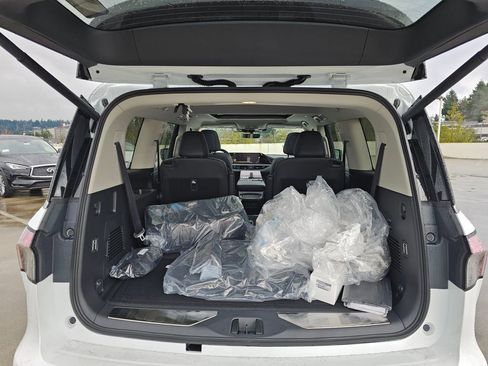 New 2026 INFINITI QX80 Pure image 17