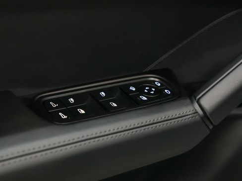 Certified 2025 Porsche Cayenne S AWD/4WD image 23