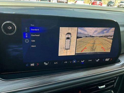 Used 2025 Chevrolet Suburban LT w/ Comfort Package AWD/4WD image 14