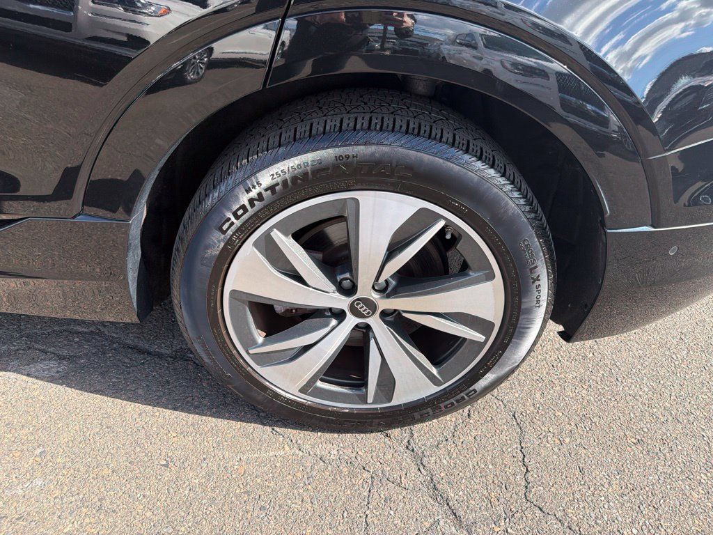 Used 2024 Audi Q8 e-tron Premium Plus w/ Premium Plus Package AWD/4WD image 30