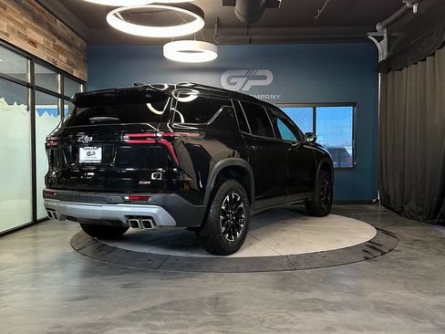 Used 2024 Chevrolet Traverse Z71 w/ Enhanced Driving Package AWD/4WD image 3