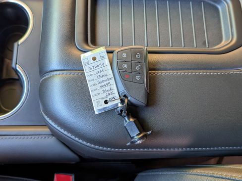 Used 2024 Chevrolet Suburban LT w/ LT Signature Package RWD image 39