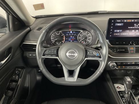 Used 2023 Nissan Altima 2.5 SV w/ SV Premium Package FWD image 12