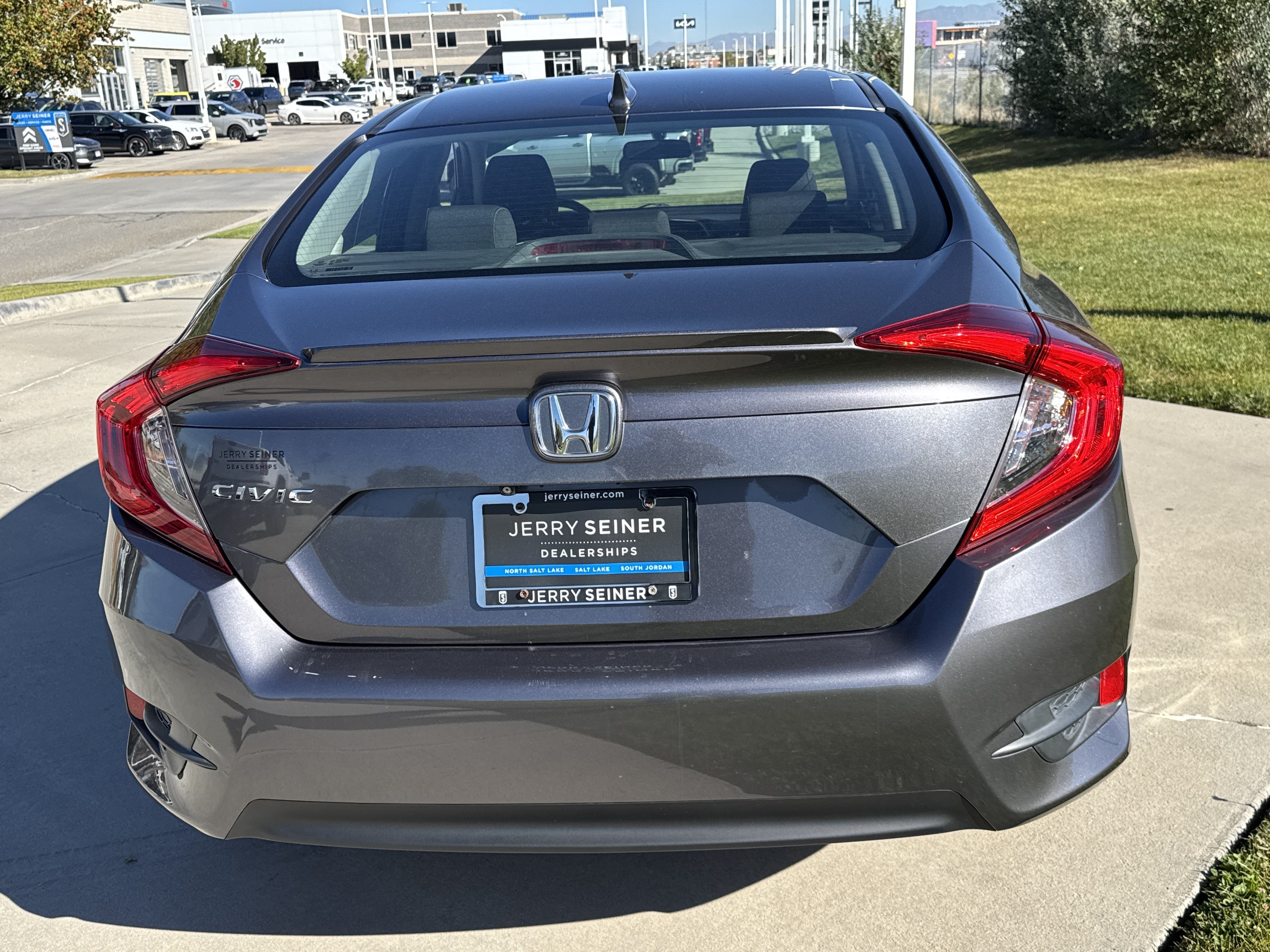 Used 2017 Honda Civic EX-T image 4