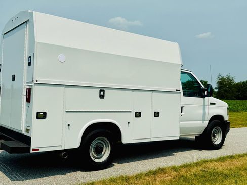 Used 2022 Ford E-350 and Econoline 350 Super Duty w/ Power Windows & Locks Group RWD image 8