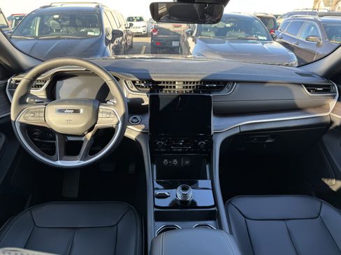 New 2025 Jeep Grand Cherokee Limited image 14
