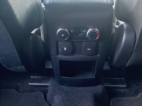 Used 2020 Ford Explorer XLT AWD/4WD image 8